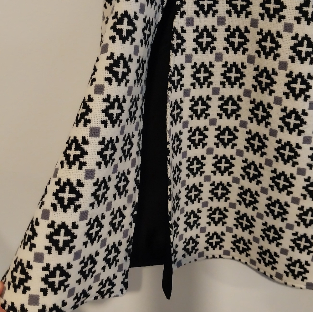 Welsh Woollens Vintage Black & Cream Pattern 100% Wool Snap Closure Cape - Picture 5 of 11